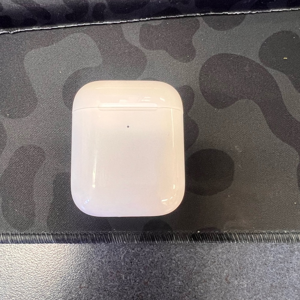 Apple AirPods 2nd generation with Charging Case